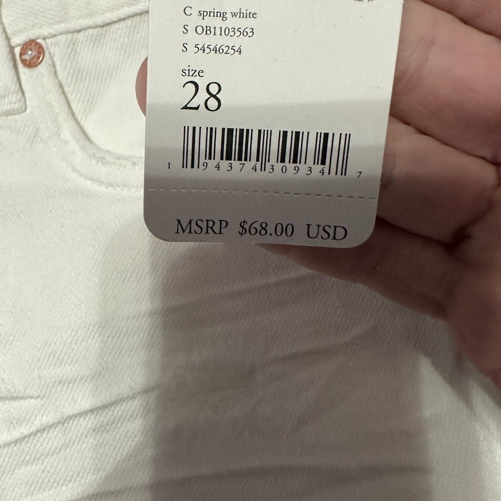 NWT Free people white jean shorts size 28 . Beautiful .